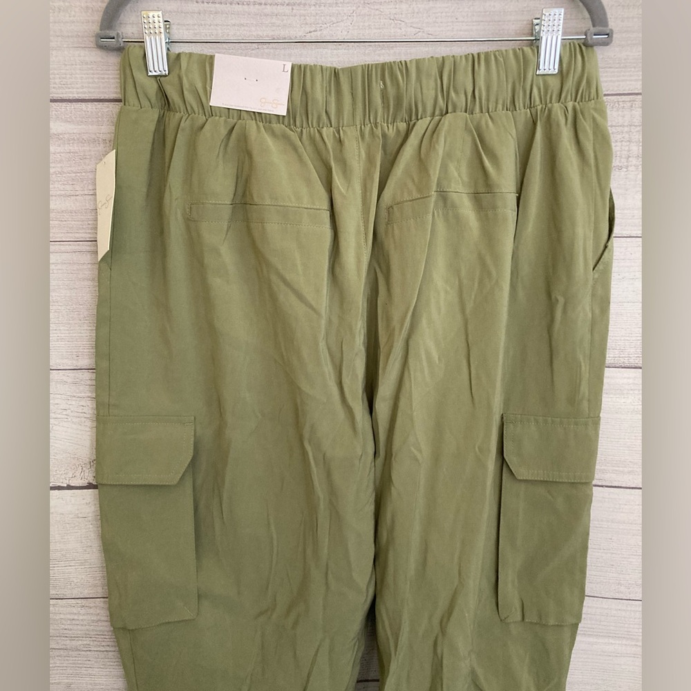 Jessica Simpson | NWT Women’s Olive Haze Luxe Cargo Pants - Picture 4 of 8
